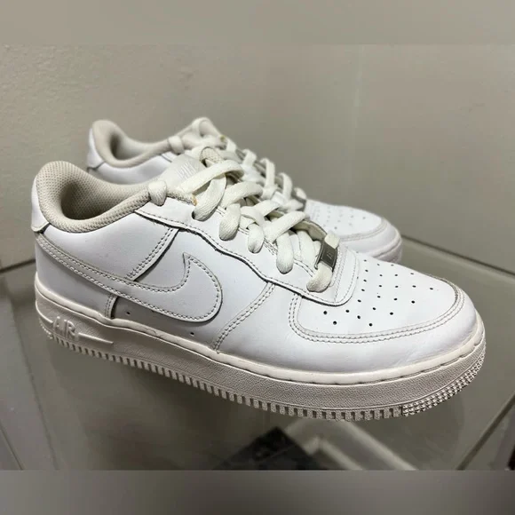Nike Air Force 1 White Sneakers Size 6.5Y - Picture 1 of 8